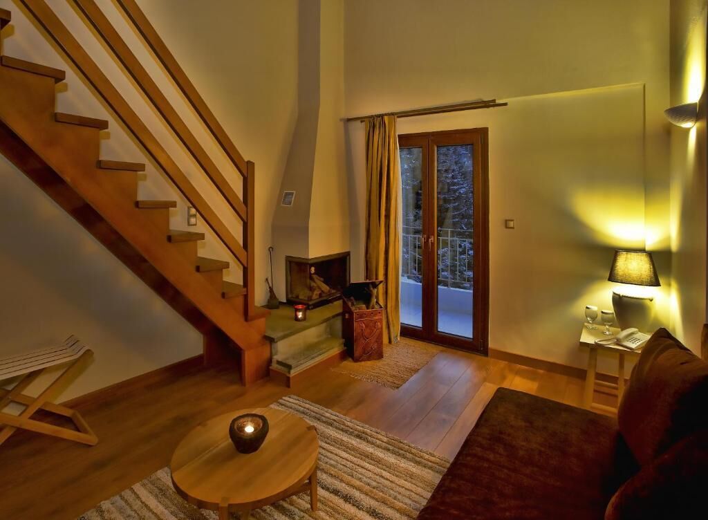 junior suite, 1 bedroom, mountain view | living area | 24-inch flat-screen tv with digital channels, tv