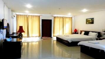 Family Room | Premium bedding, in-room safe, desk, free WiFi