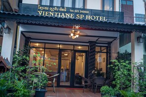 Front of property - evening/night - Vientiane SP Hotel (Vientiane)