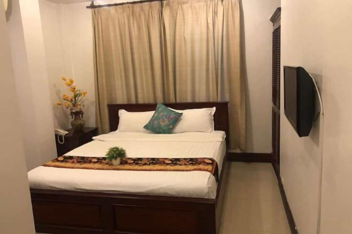 Roupas de cama premium, cofres nos quartos, escrivaninha