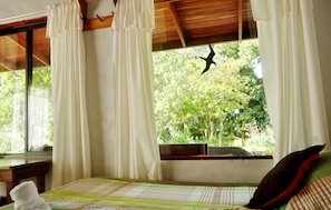 Quarto triplo básico | Wi-Fi de cortesia, roupa de cama