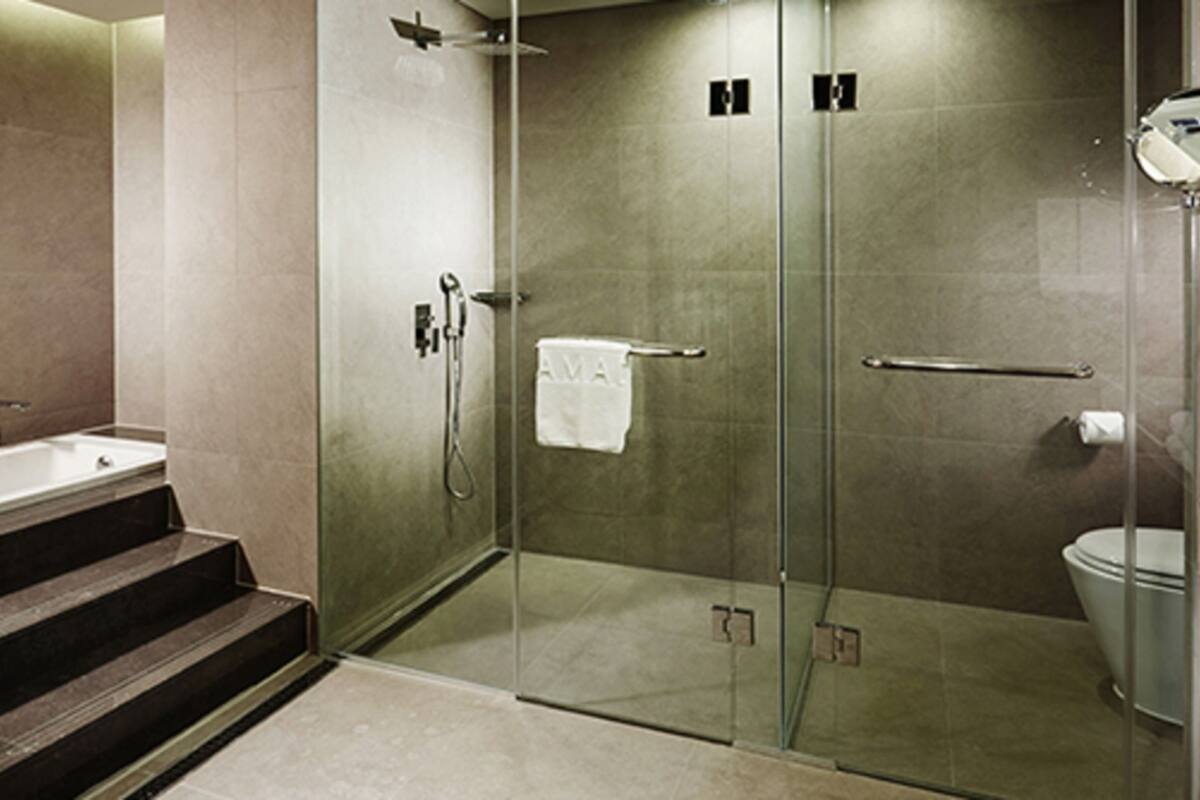 suite, 1 king bed | bathroom | shower, hair dryer, bathrobes, slippers