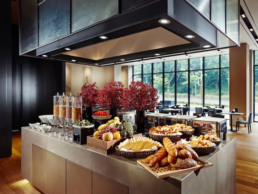 Frokostbuffé hver dag (KRW 25000 per person)