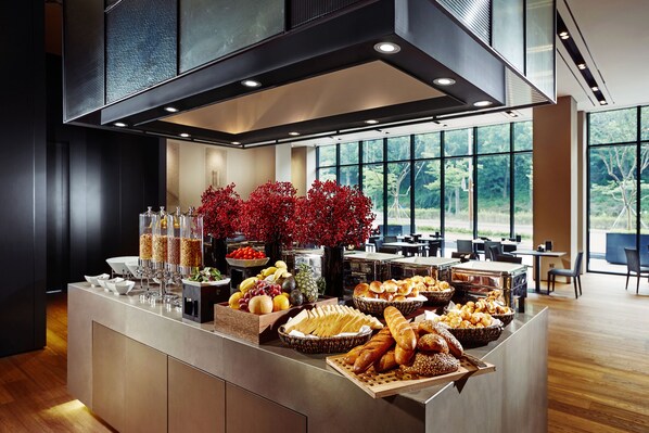Petit déjeuner buffet (25000 KRW par personne)