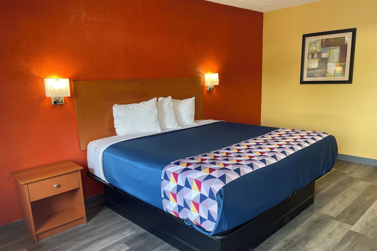 Standard Room, 1 King Bed, Non Smoking | Free WiFi