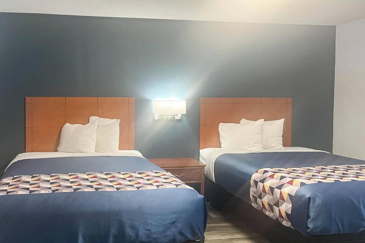 WiFi (free), bed sheets