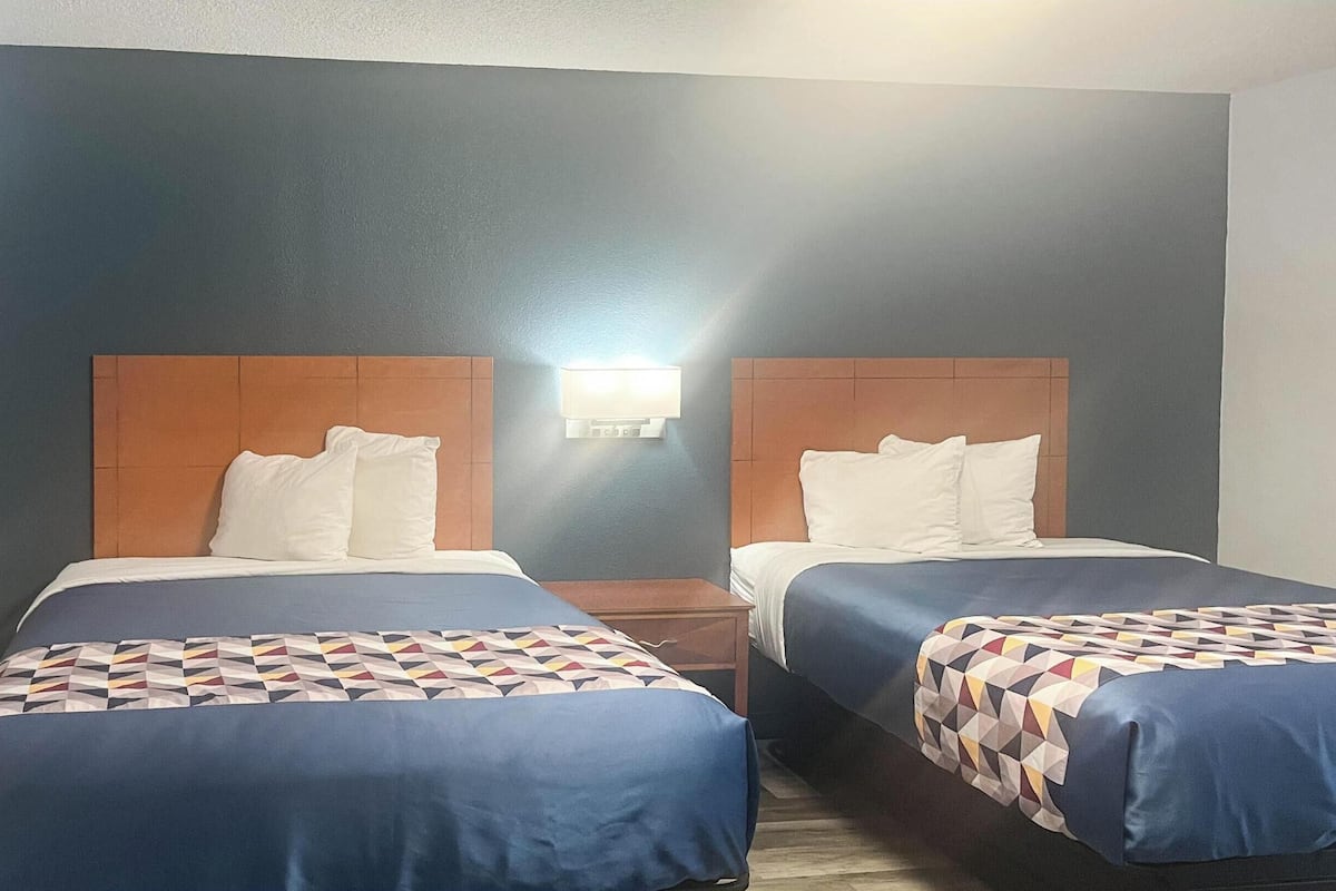 WiFi (free), bed sheets