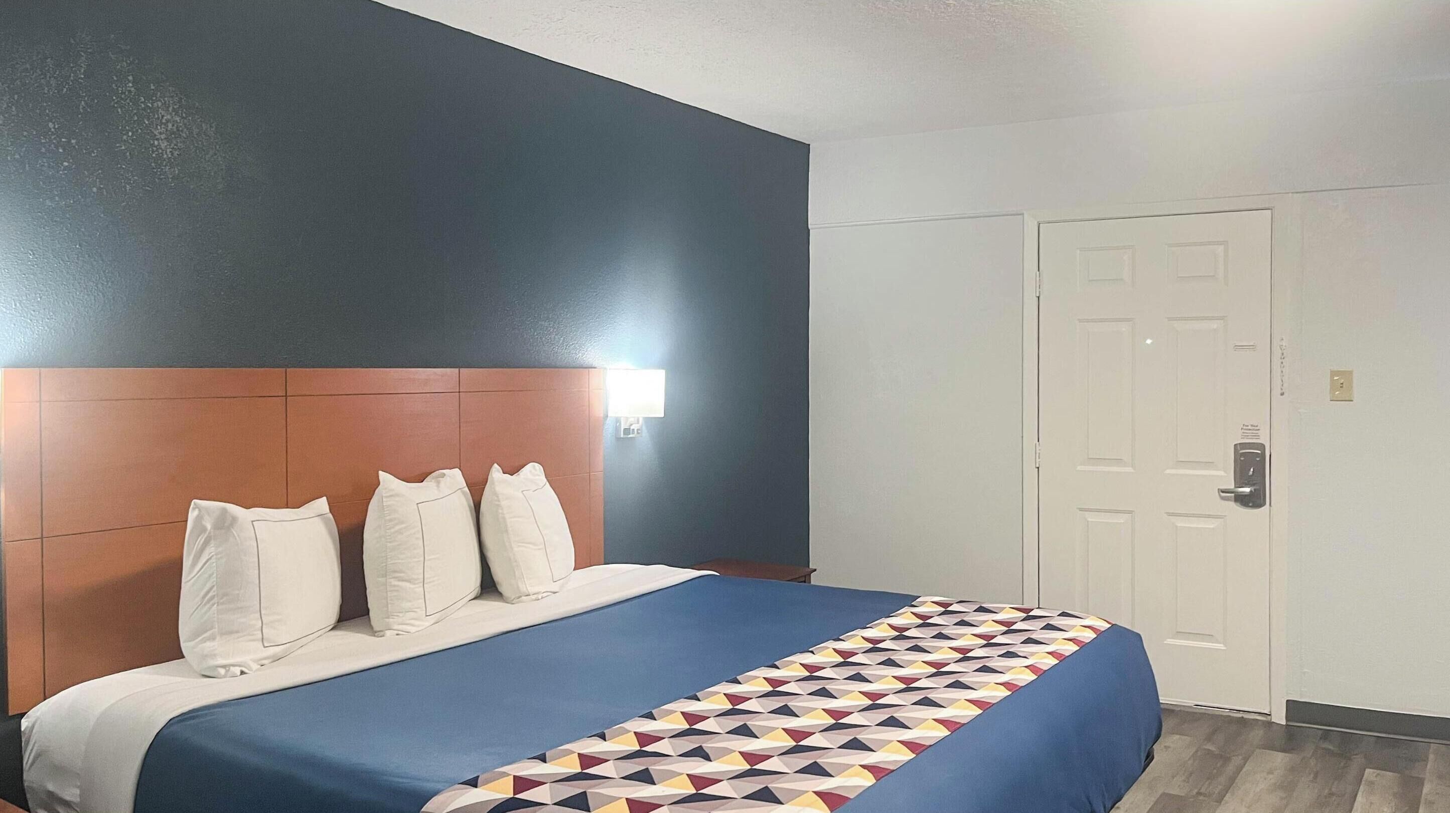 WiFi (free), bed sheets