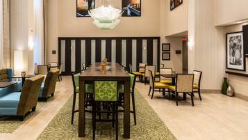 Esmorzar diari complet gratuït