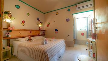 Quarto casal | Frigobar, individualmente decorados, cortinas blackout