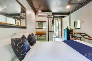Desk, WiFi (free) - Pagoda House (Chiang Mai)