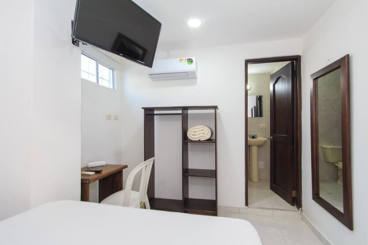 In-room safe, WiFi (free)