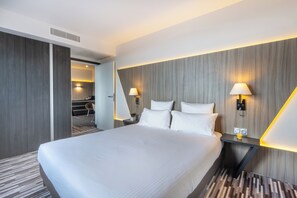 Apartment, 1 Bedroom | Premium bedding, in-room safe, desk, soundproofing