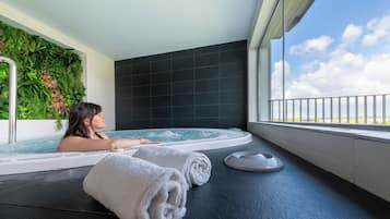 Indoor spa tub