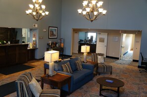 Lobby sitting area - GrandStay Hotel & Suites Mount Horeb - Madison (Mount Horeb)