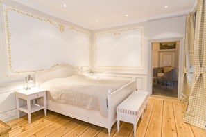 Luxury Apartment, 4 Bedrooms | 1 bedroom, premium bedding, desk, blackout drapes - Residence Perseus Apartments (Stockholm)