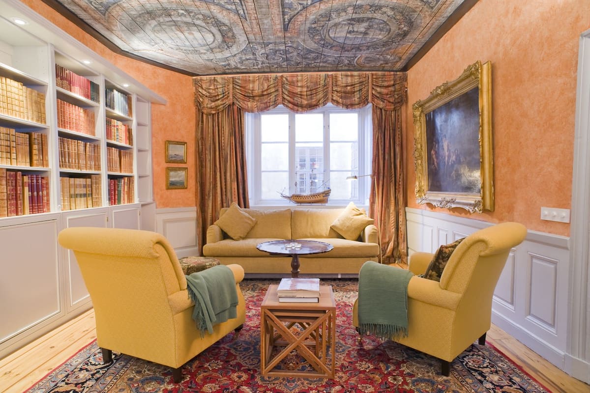 Luxe appartement, 4 slaapkamers | Woonruimte | Een flatscreentelevisie