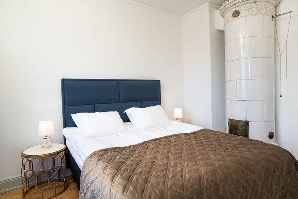 Leilighet – premium, 1 soverom, byutsikt, sjøvendt | 1 soverom, sengetøy av topp kvalitet, skrivebord og blendingsgardiner