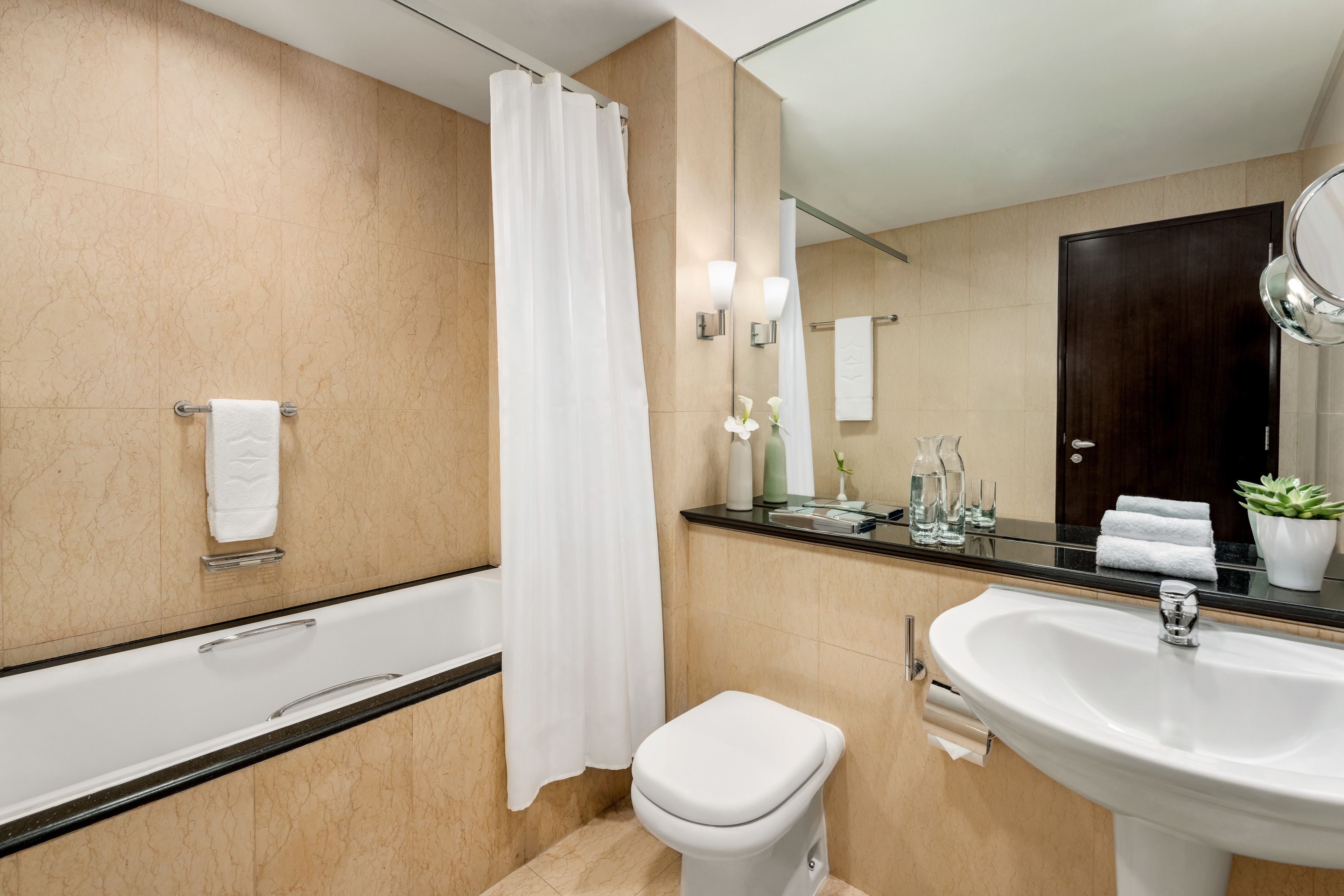 combined shower/bathtub, deep-soaking bathtub, free toiletries