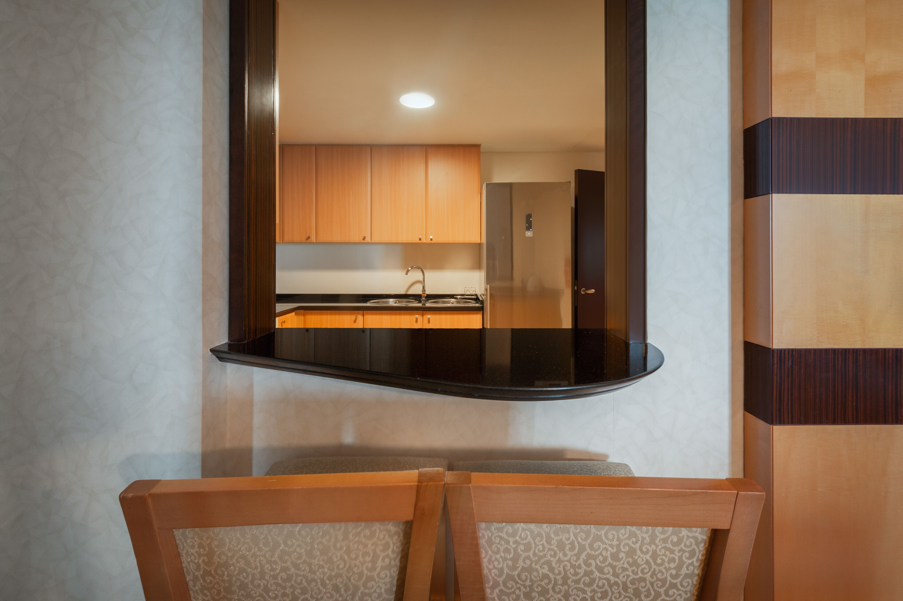 microwave, coffee/tea maker, electric kettle, cookware/dishes/utensils