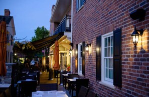 2 restaurants servant le déjeuner