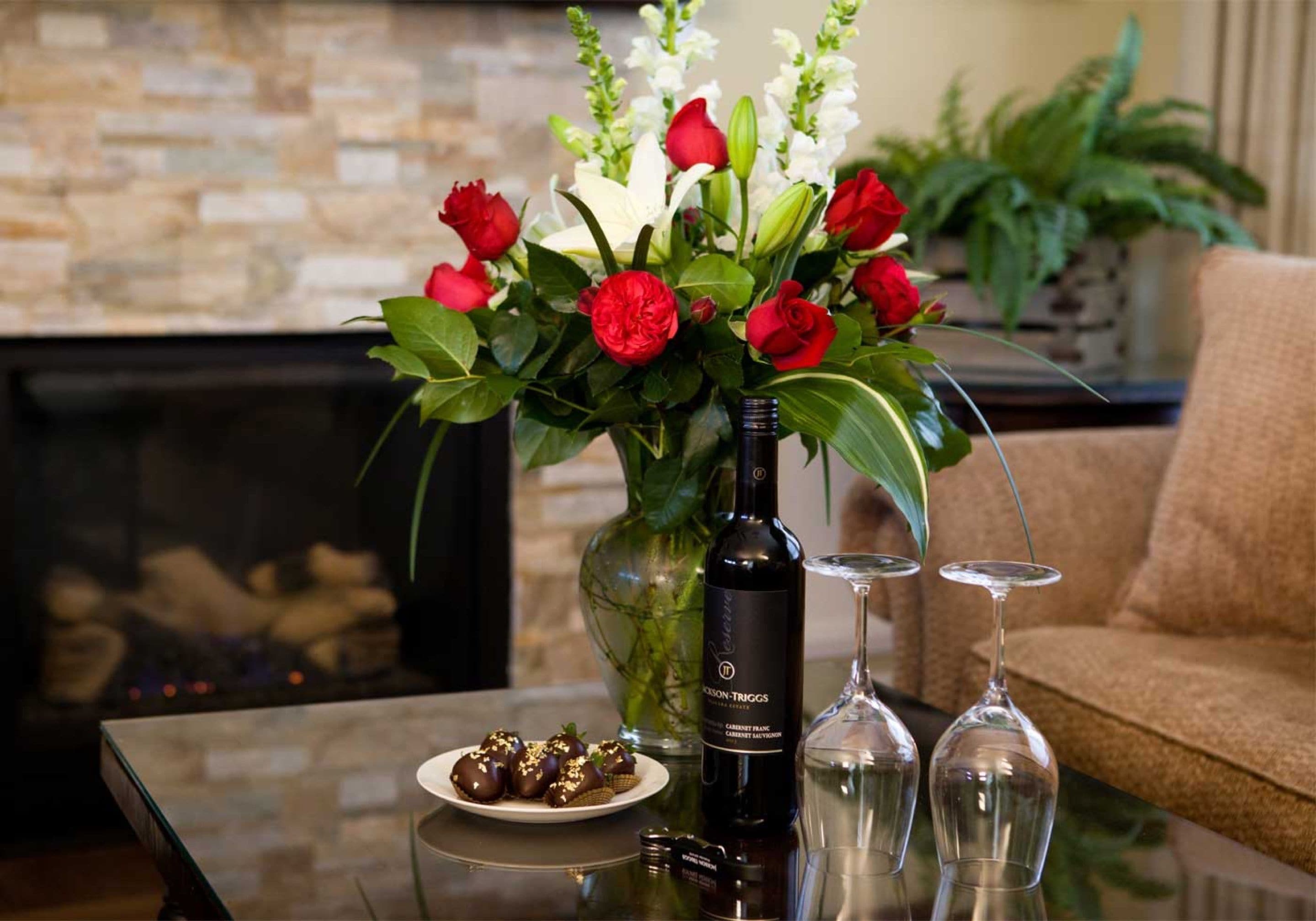 2 restaurants, breakfast served