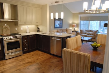 Villa, 1 Bedroom (King Bed) | Private kitchen | Coffee/tea maker at 124 on Queen Hotel & Spa