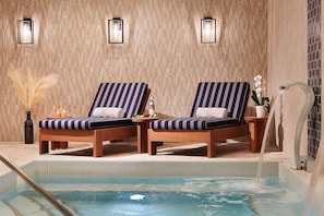Indoor spa tub