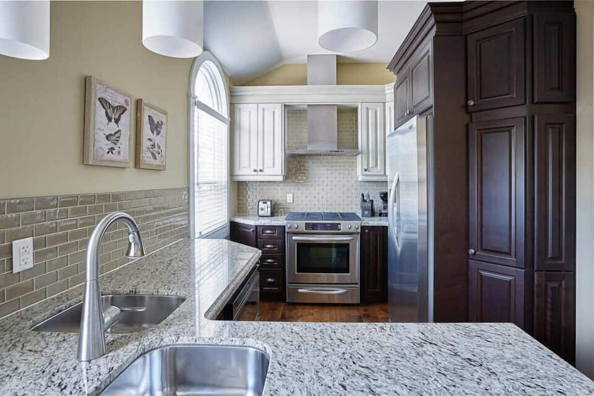 villa, 1 bedroom (queen bed) | pillow-top beds, in-room safe, desk, laptop workspace