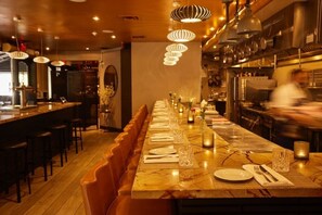 2 restaurants; ze serveren er ontbijt, lunch, diner en brunch 