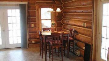 Traditional Cabin, 1 Bedroom (Renegade) | In-room dining