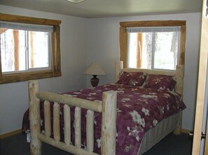 Deluxe Cabin, 3 Bedrooms (White Lightning) | 3 bedrooms, premium bedding, individually decorated - Trails End Lodge (Custer)