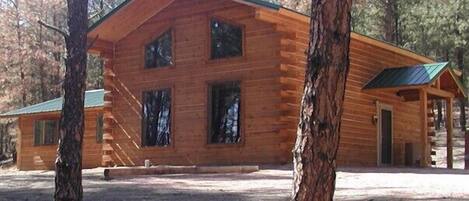 Premier Cabin (Desperado) | Exterior