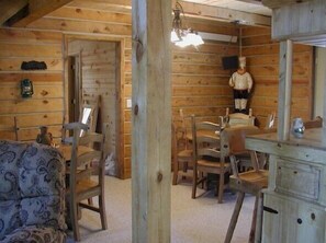 Premier Cabin (Desperado) | Living area | TV, DVD player - Desperado (Custer)