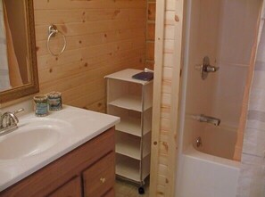 Premier Cabin (Desperado) | Bathroom sink