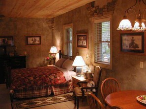 1 bedroom, individually decorated, individually furnished, free WiFi - Poncho's and Lefty's Hideout (Custer)