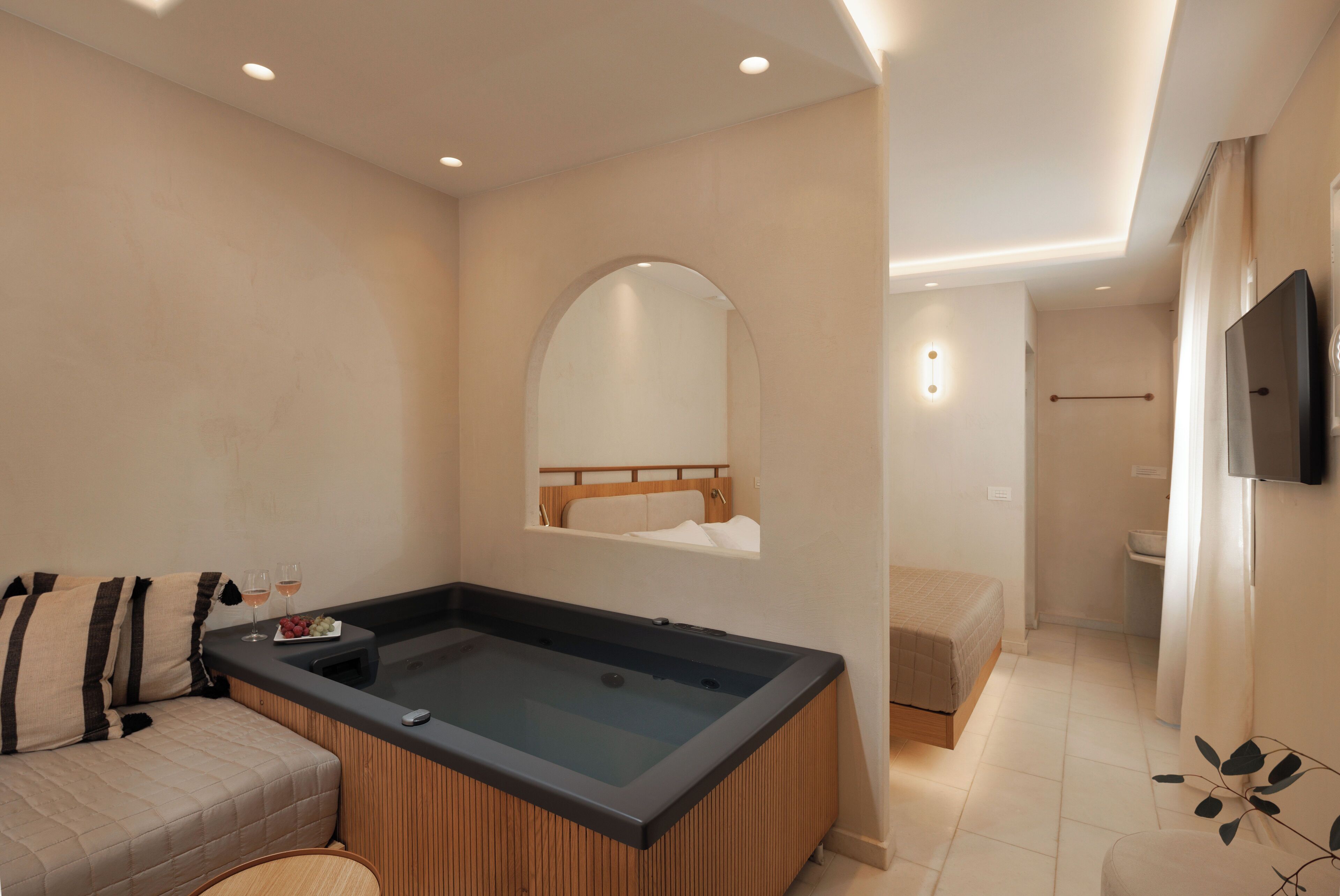 Superior Room, Jetted Tub | Bathroom | Shower, hydromassage showerhead, designer toiletries, hair dryer