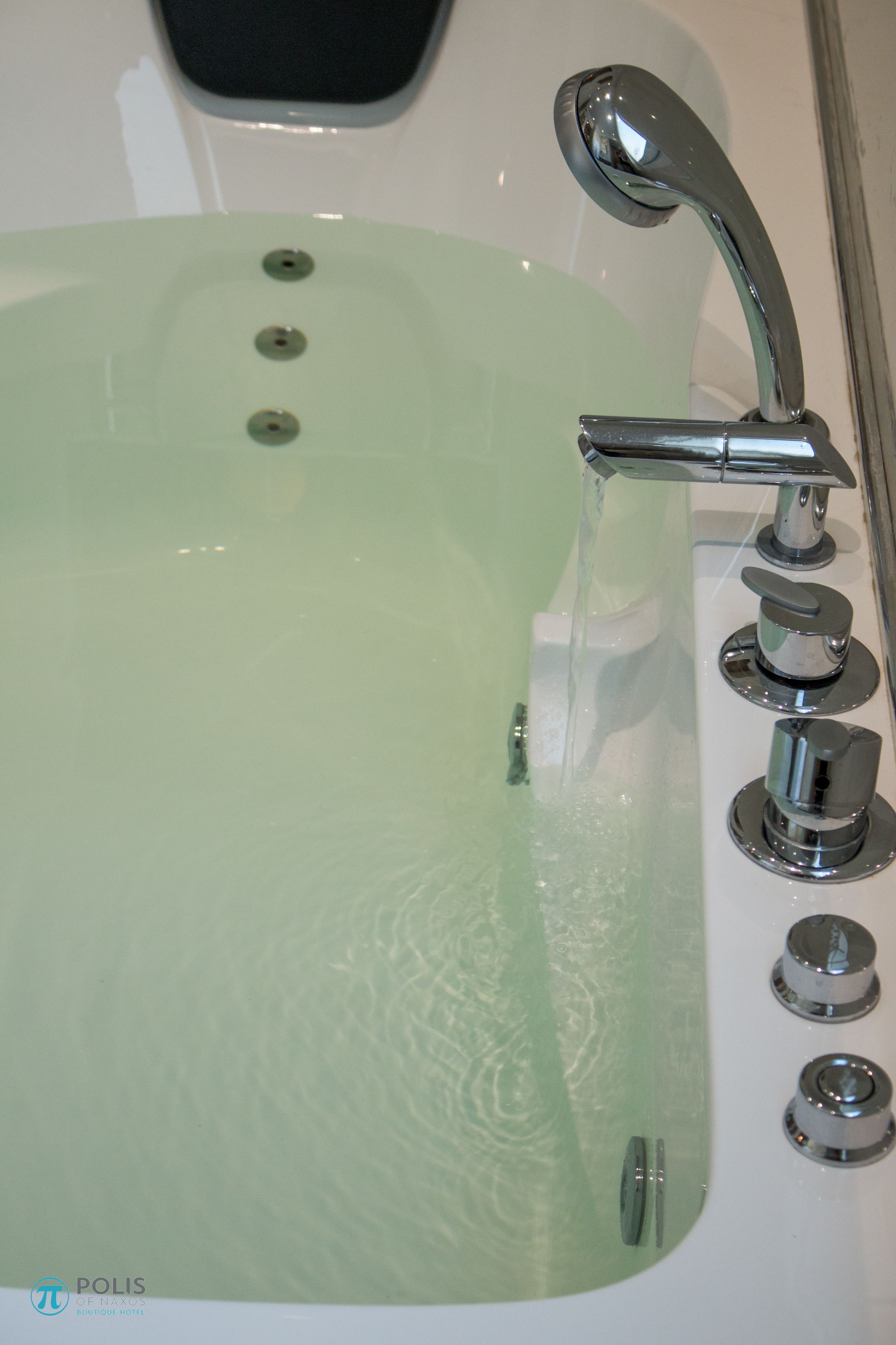 superior suite, jetted tub | deep-soaking bathtub