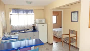 Full-sized fridge, microwave, stovetop, coffee/tea maker