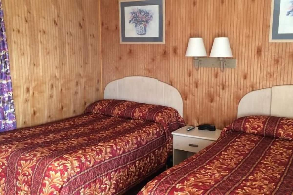 Työpöytä, lisävuoteet, ilmainen Wi-Fi, vuodevaatteet