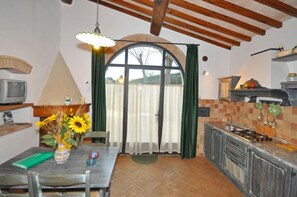 Appartamento panoramico, 1 camera da letto (Olivo) | Cucina privata | Frigorifero, piano cottura