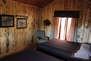 Cabin, Shared Bathroom | Premium bedding, individually decorated