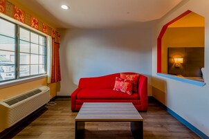 Premium Room, 1 King Bed | Room amenity