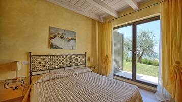 1 bedroom, in-room safe, laptop workspace, iron/ironing board