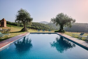 Piscina externa sazonal