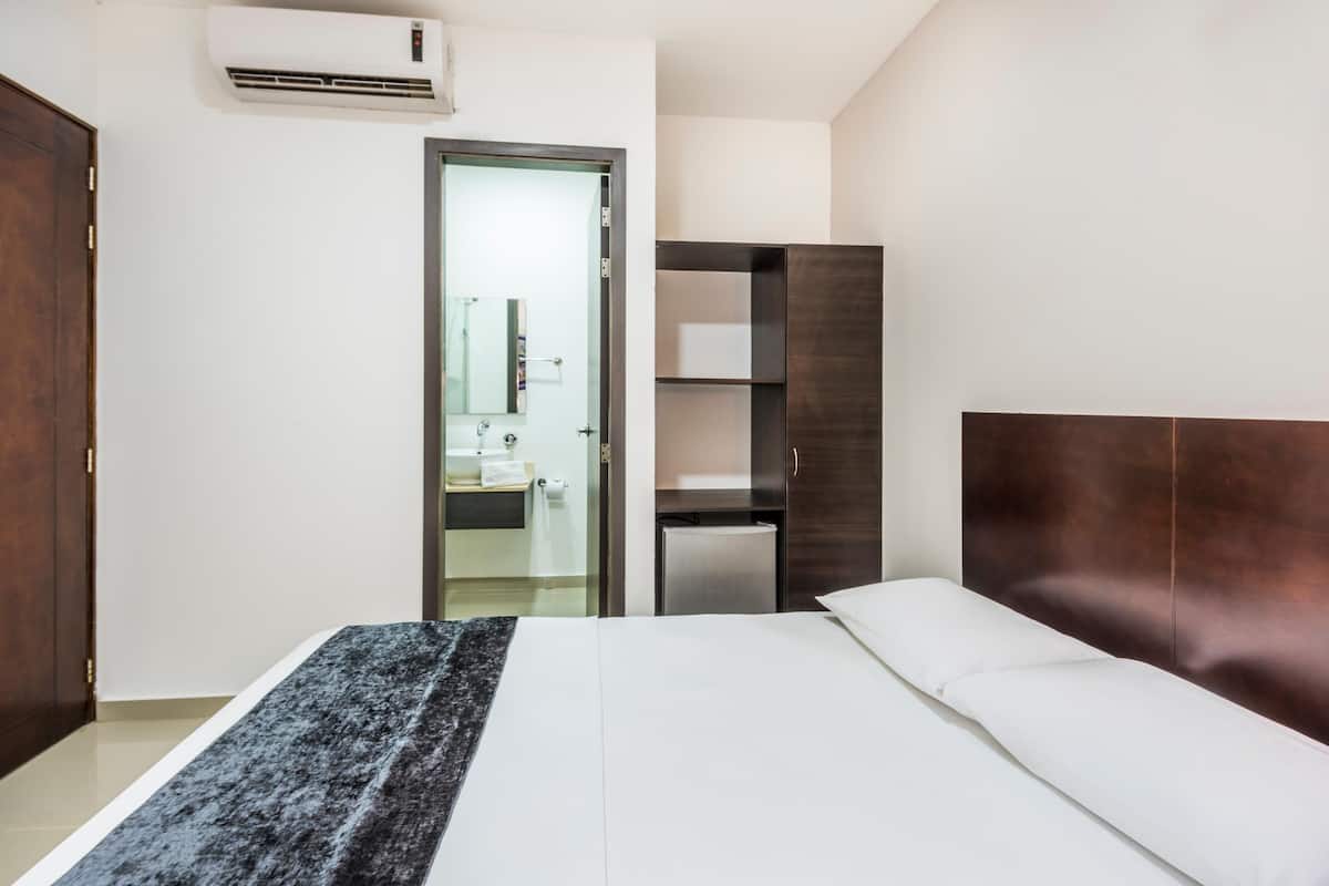 In-room safe, WiFi (free)