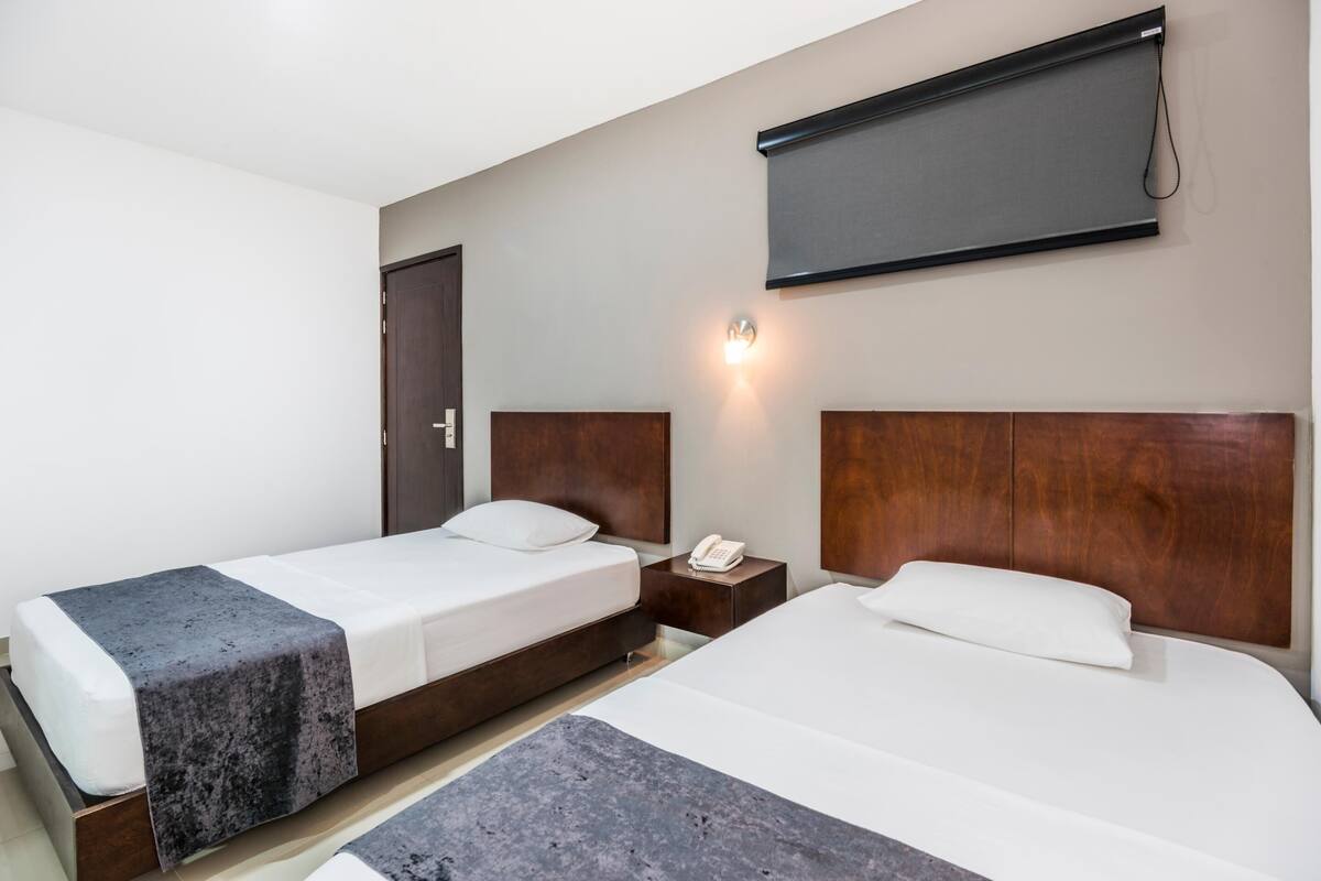 In-room safe, WiFi (free)