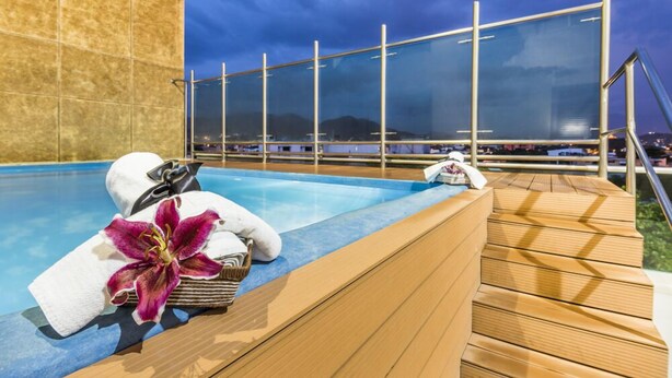 Outdoor pool - Ribai Hotels Santa Marta (Santa Marta)
