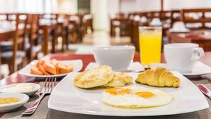 Free daily full breakfast - Ribai Hotels Santa Marta (Santa Marta)