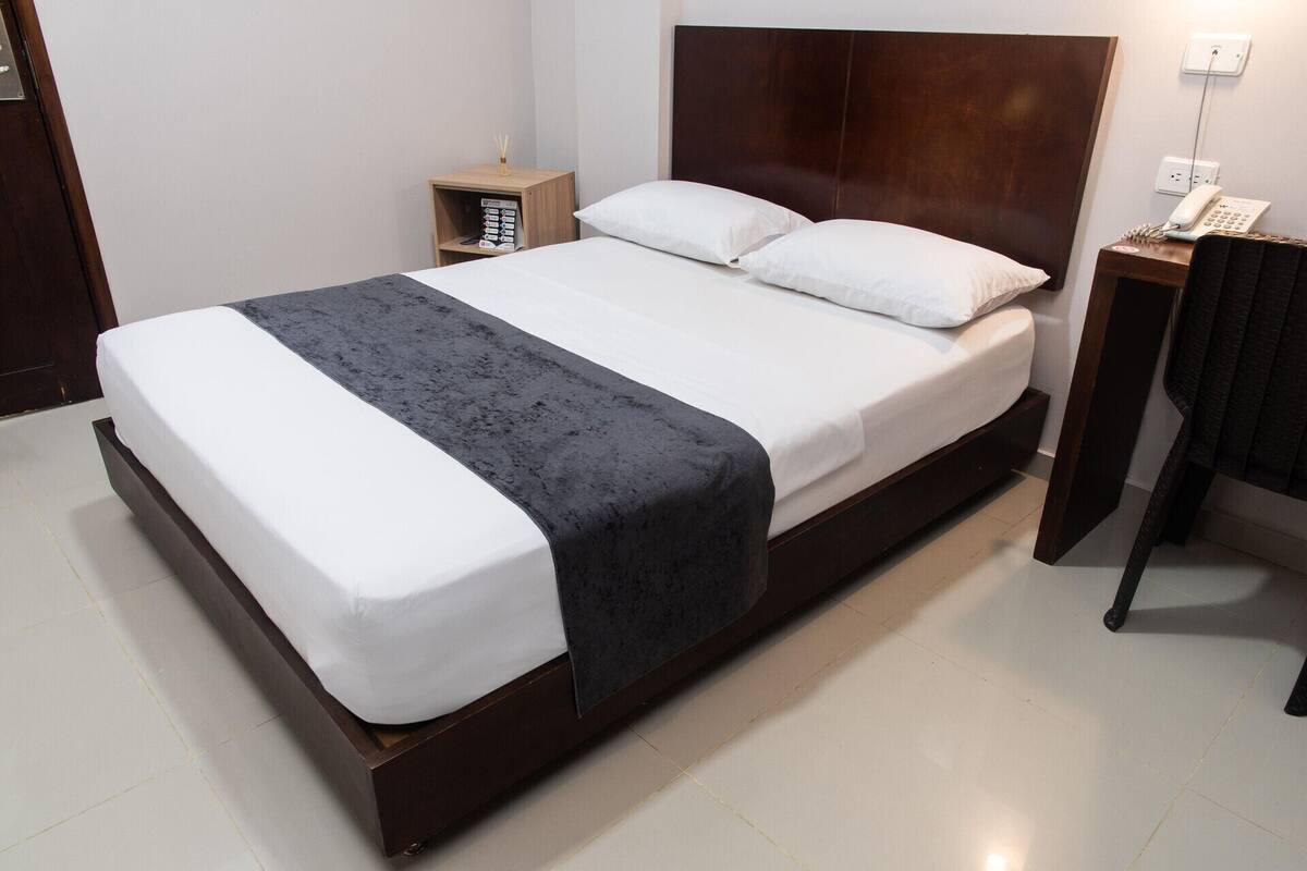 In-room safe, WiFi (free)
